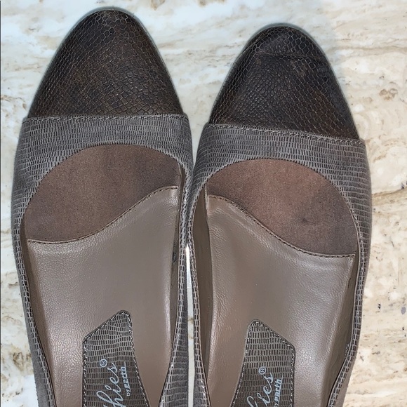 Earthier Size 7.5B EUC Taupe & Brown - Picture 8 of 8